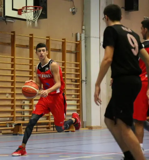 Iasonas i attack mot VGB (Fotograf Mats Anderson)