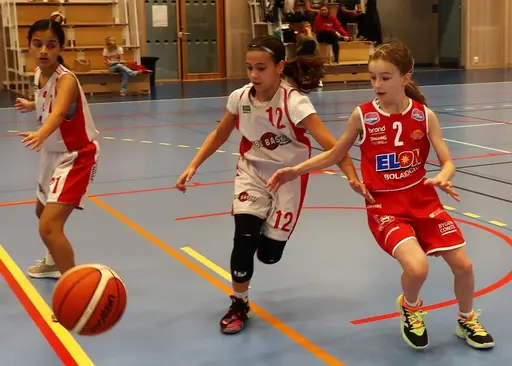 Supertjejerna kämpar bra mot Uppsala