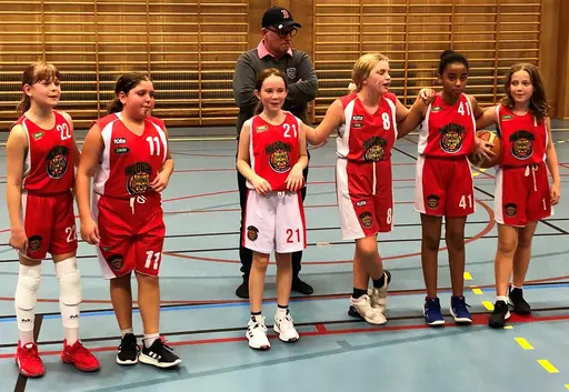 Supertjejerna mot Alvik o Spånga