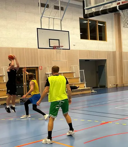 Premiär i Edsbergshallen för vårt Herr2-lag: Albin, Calle D, Elliot, Gabriel, Lukas, Magnus, Nicklas, Oskar o Samuel