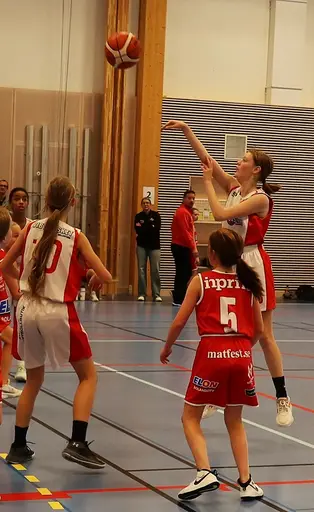 Supertjejerna kämpar bra mot Uppsala