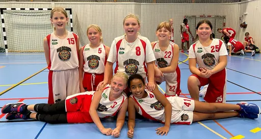 Supertjejerna möter 6 olika Blackelag i Tappströmshallen på Ekerö