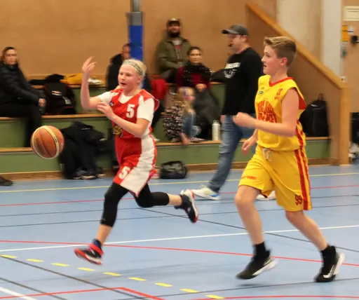 Kämpatag mot Åkersbergas P10 i Rotebrohallen
