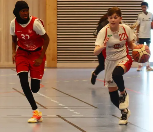 Supertjejerna besegrar Duvbo i premiärmatchen för Stockholmsslutspelet