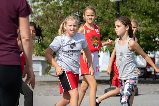 Massor med basket o aktiviteter (Fotograf: Anders Tillgren)