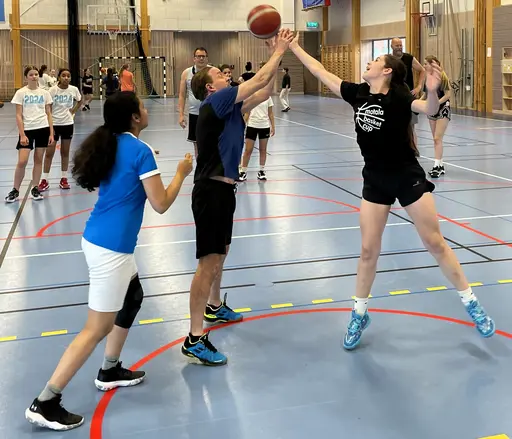 Uppvärmning med Fight och passningsövning