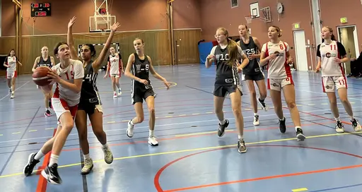 Röda laget som stort besegrade både Kungsholmen o AIK samt Vita som vann mot Frysen o gjorde en toppmatch mot Kungsholmen