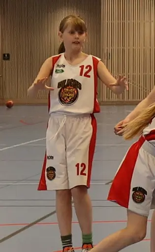 Supertjejerna in action i den avslutande träningsmatchen mot F09