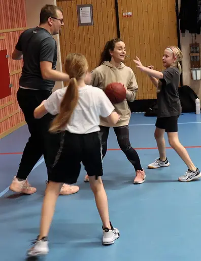 Tuffa tag mot föräldrarna i Runan!