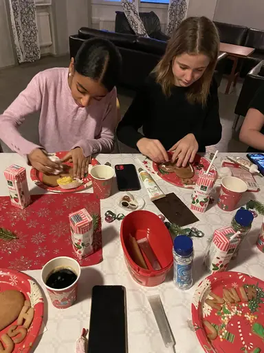 Lagaktivitet med kreativt Pepparkakstillverkning. Stort TACK till Selma o Steffi!