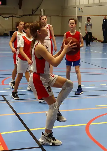 Grönt golv i Hagsätra o blått i Eriksdalshallen...