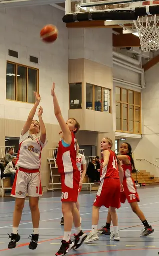 Supertjejerna avslutar gruppspelet med seger mot Blacke Röd
