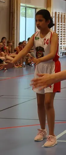 Supertjejerna in action i den avslutande träningsmatchen mot F09