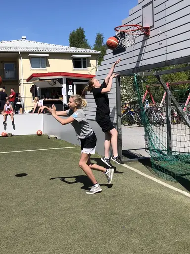 19/5-2018: Klubbens gemensamma säsongsavslutning i form av Streebasket blev för F04 väldigt lyckat både basketmässigt men också vattenkrigsmässigt!