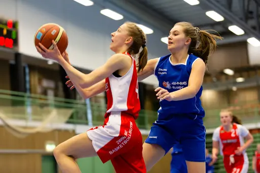 12/5-2019: Fantastiska bilder från finalen i Skövde Cup 2019. Vi spelade mot Wetterbygden Sparks och vann med 27-21! Foto: Lars Norlander