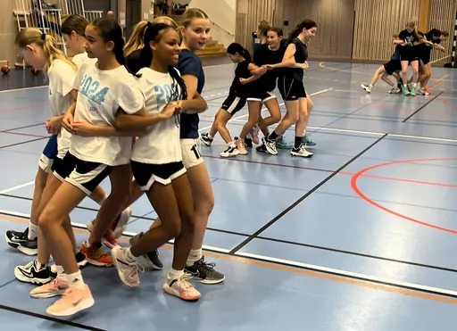 Stafetter och samarbetsövning