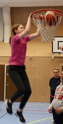 Flying supergirls!