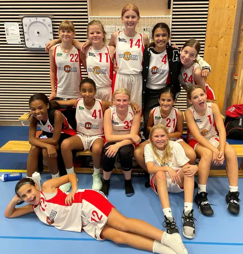 Supertjejerna "studsade tillbaka" efter gårdagsmatchen till en klar vinst mot Vibys P10 