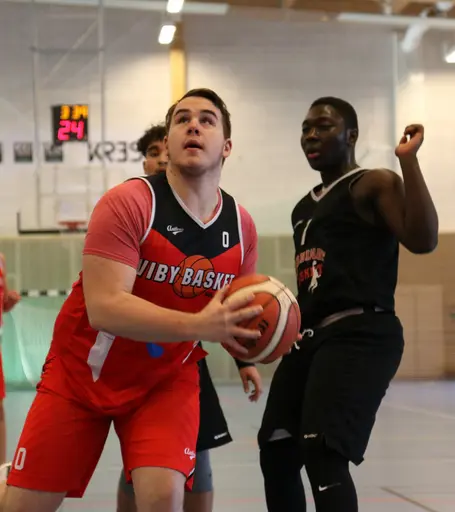 Adam snurrar upp Huddinge (Fotograf Mats Anderson)