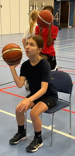 Skott från stol, med kon, Beat-the-pro och mycket mer! Fika som avslutning 😋
