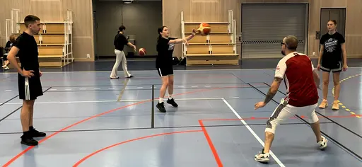 Uppvärmning med Fight och passningsövning