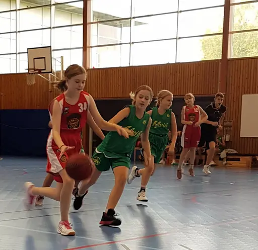 Intensivt för supertjejerna i Sollentuna Sporthall mot Alvik! (foto: Magdalena Olofsson)