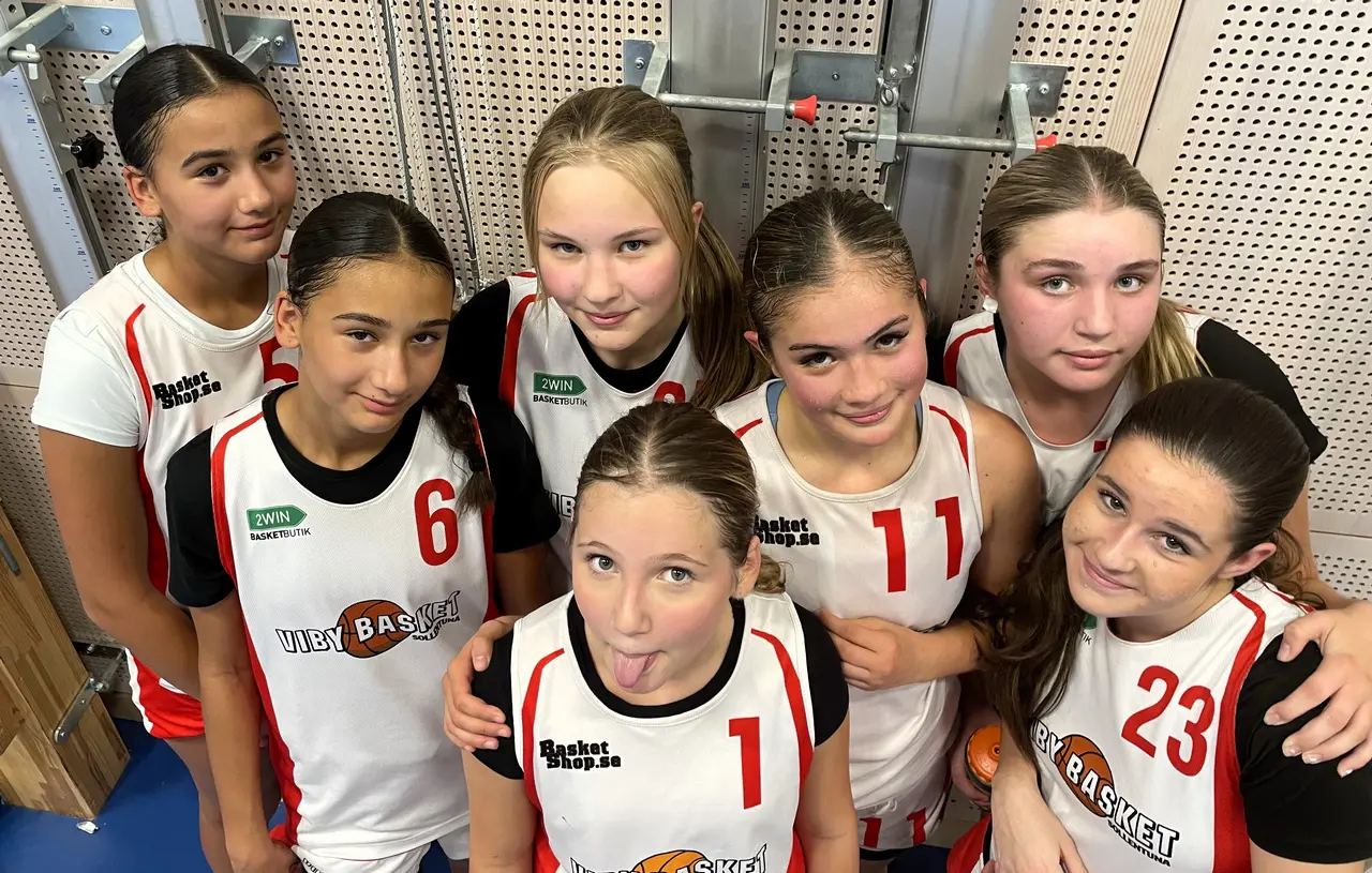 7 fantastiska supertjejer besegrade Duvbo