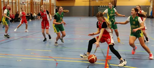 Supertjejerna besegrar Alvik