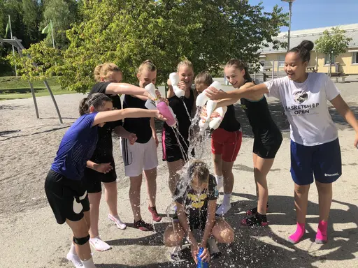 19/5-2018: Klubbens gemensamma säsongsavslutning i form av Streebasket blev för F04 väldigt lyckat både basketmässigt men också vattenkrigsmässigt!