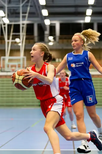 12/5-2019: Fantastiska bilder från finalen i Skövde Cup 2019. Vi spelade mot Wetterbygden Sparks och vann med 27-21! Foto: Lars Norlander