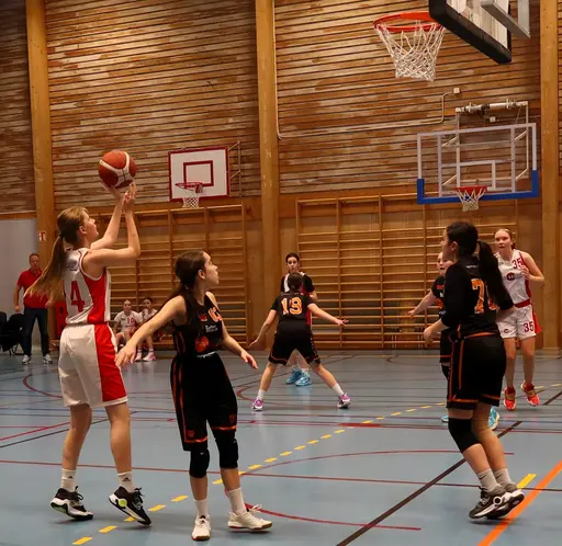7 supertjejer i Vita laget flög ifrån FUBB till storseger i 1/16-delsfinalen i Lions