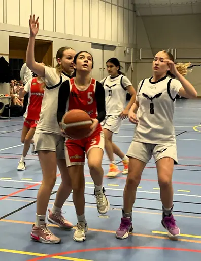 Vita laget besegrar FUBB och Frysen i helgens bortamatcher
