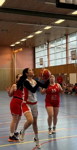 Vita laget avslutar grundserien med att slå Duvbo!