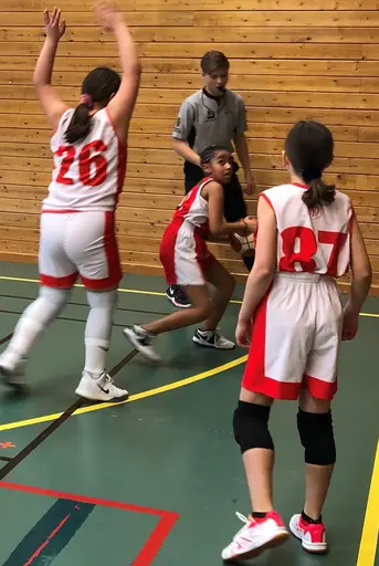 Enorm längdskillnad mot Duvbos "fyrtorn" (F09) - men våra supertjejer kämpade ner dem ändå! 