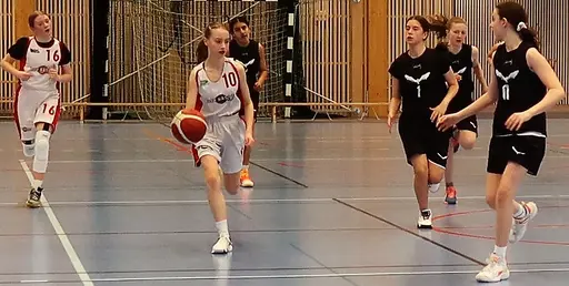 Supertjejerna krigar toppenbra i 3 av 4 perioder, tyvärr räckte det inte riktigt ända fram
