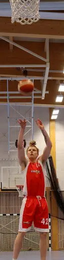 Herrarna har lite oflyt i Edsbergshallen