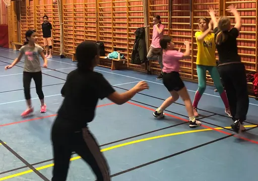 Supertjejerna is back! Uppvärmning, elvan, Laban samt fika som avslutning!