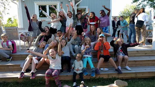 29/5-2017: F06s säsongsavslutning som blev riktigt lyckad. Grillade hamburgare, diplomutdelning, stress och självklart fick tjejerna lära sina päron hur man kan dribbla med två bollar samtidigt:)