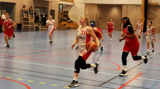 Vita laget befäster sin serieledning efter seger mot Duvbo