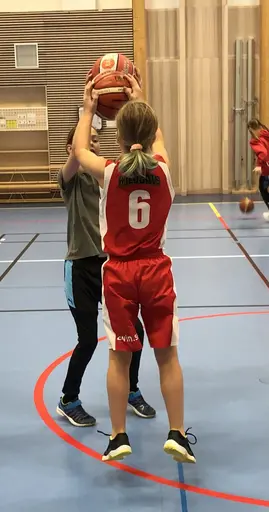 Enda lilla fördelen i Coronatider - vi får träna i stora fina Edsbergshallen!