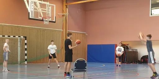 Full fart i Sollentuna Sporthall!