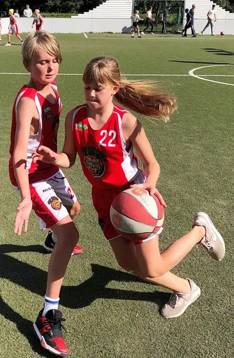 Intensivt 3 mot 3-spel på Vibyplanen, bad, fika o film!