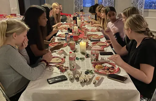 Lagaktivitet med kreativt Pepparkakstillverkning. Stort TACK till Selma o Steffi!