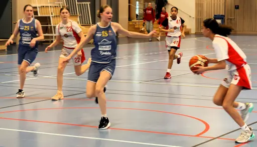 Röda laget storsegrade först mot Västerås i F09 1/8-final och sedan mot AIK i F10 i kvartsfinal.