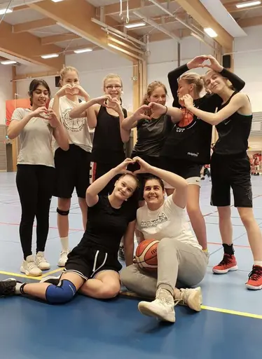 14/2-2019: Glad alla hjärtans dag allihopa! Själva firade vi på bästa sätt, fys med Anna och sedan basketträning.