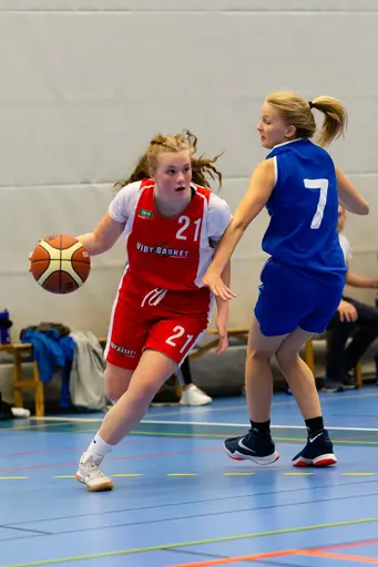 12/5-2019: Fantastiska bilder från finalen i Skövde Cup 2019. Vi spelade mot Wetterbygden Sparks och vann med 27-21! Foto: Lars Norlander