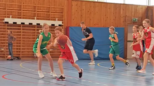 Intensivt för supertjejerna i Sollentuna Sporthall mot Alvik! (foto: Magdalena Olofsson)