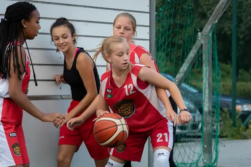 Massor med basket o aktiviteter (Fotograf: Anders Tillgren)