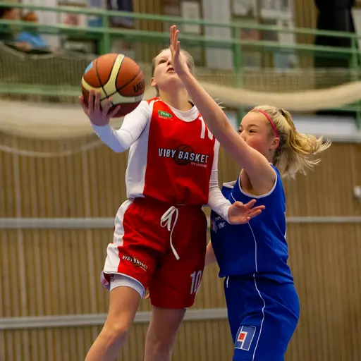 12/5-2019: Fantastiska bilder från finalen i Skövde Cup 2019. Vi spelade mot Wetterbygden Sparks och vann med 27-21! Foto: Lars Norlander