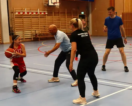 Matcher samt stressfinalen där Lisa besegrade Disa men 8 supertjejer var kvar till slutet när alla föräldrar var ute 😉